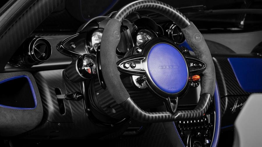 Панель приборов Pagani Huayra BC 2018 года  (фото 21 из 27)